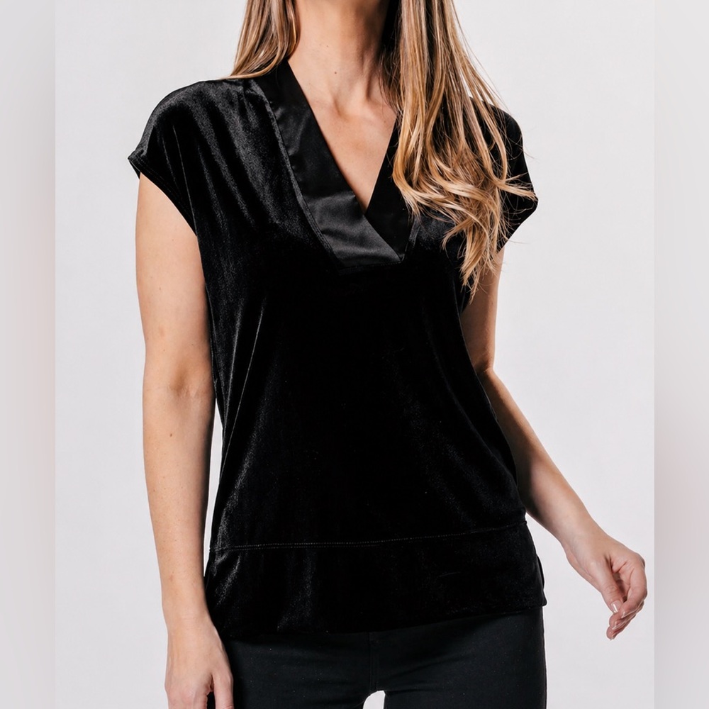 M SOUTHCOTT Black V-Neck Cap Sleeve Velvet Top